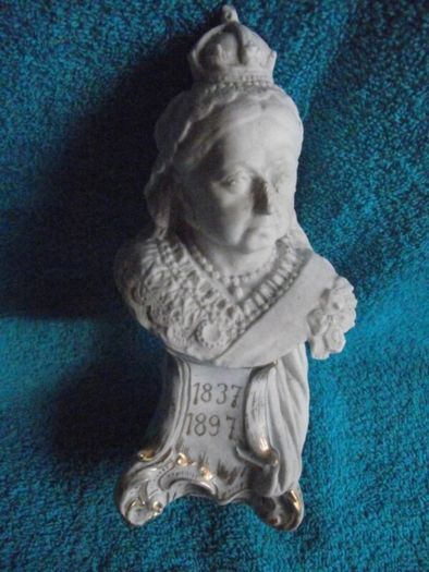 Bisque Pottery bust of Queen Victoria - Diamond Jubilee 1897