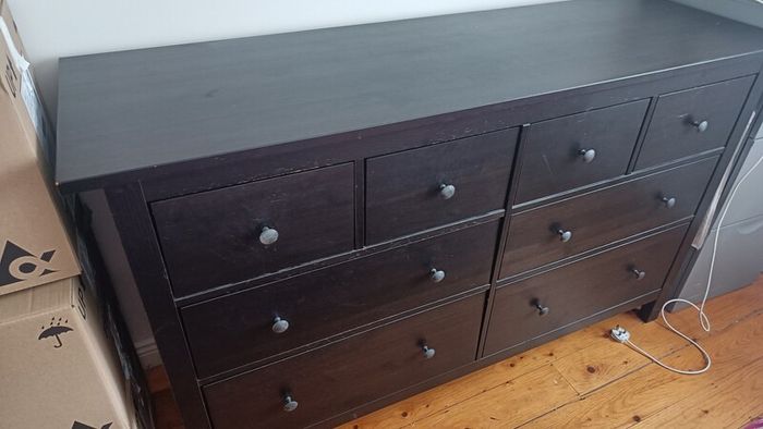 chest of drawers