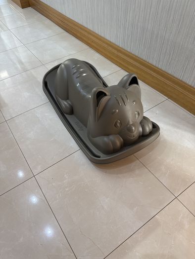 rocking cat