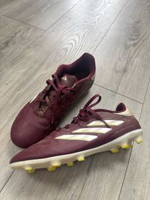 Football shoes