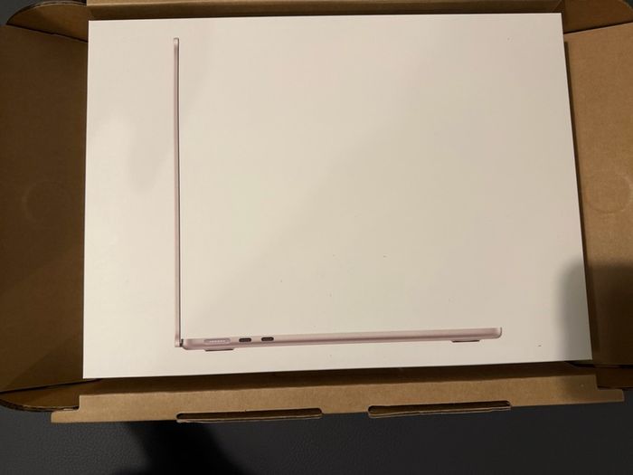 MacBook Air 15-inch M4 CHIP 2025 16/256GB (IRISH STOCK )10-Core CPU/10-Core GPU Brand New Sealed 1 year Apple Warranty RECEIPT.
