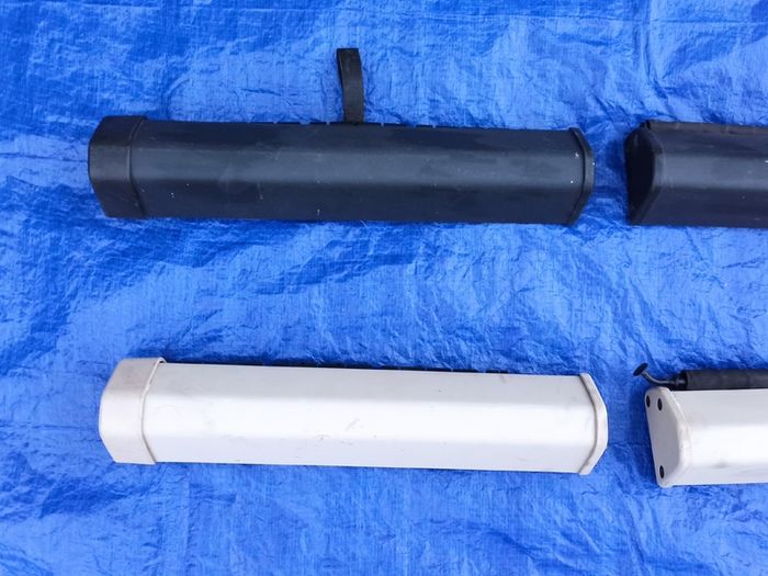 Volvo V60 & Volvo V70 cargo net for wagon models light cream & black colours available   Part Numbers: 9928200018 & 9928200019