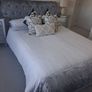 5ft Grey Crush Velvet Sleigh Bedframe. Image 2