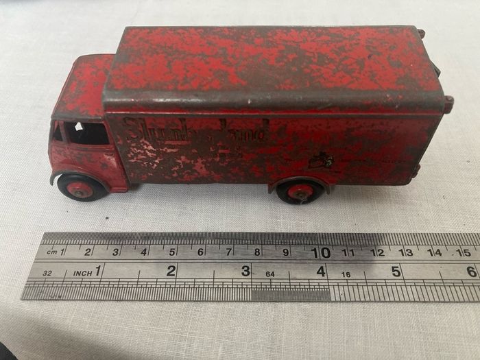 Dinky / Meccano 514. Guy Slumberland van. Rear opening doors.