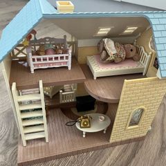 Sylvanians Bluebell Cottage & 4 figures and accessories