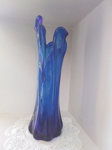 Kobalt Blue Art Glass Vase