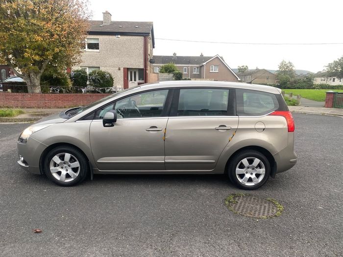 2010 Peugeot 5008