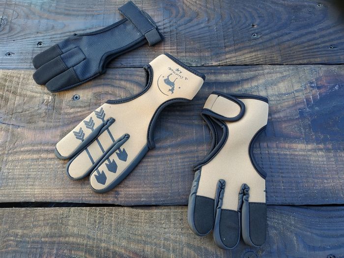 Protective Archery glove 3 fingers (natural leather).S/M/L/XL
