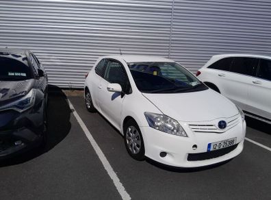 toyoa auris van