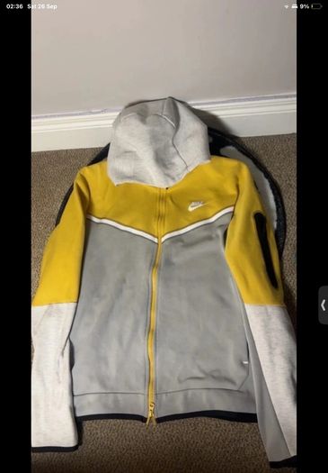 Nike Tech Fleece Zip Up Medium