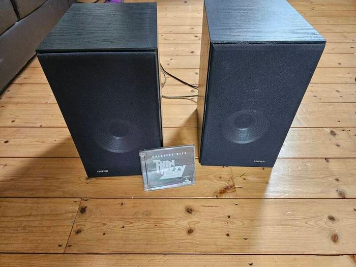 Edifier R2600 powered speakers