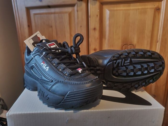 Kids Fila runners size 11 black