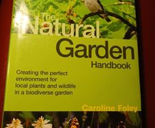 The Natural Garden Handbook / Caroline  Foley 2009