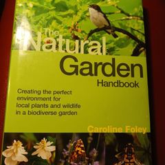 The Natural Garden Handbook / Caroline  Foley 2009