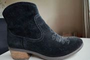Clarks boots size 3.5