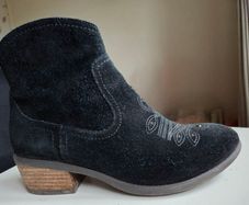 Clarks boots size 3.5