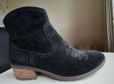 Clarks boots size 3.5