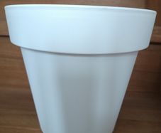 NEW.plastic plant pot