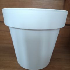 NEW.plastic plant pot