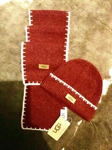 UGG set / burgundy color / new