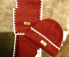 UGG set / burgundy color / new