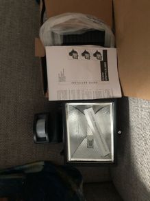 2 Floodlights