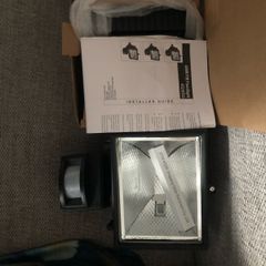 2 Floodlights