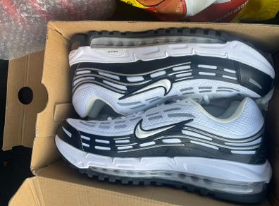 Nike Trainers Size 10 NEW