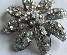 Brooch rhinestone