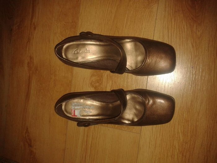 Clarks Mary Janes Size 6