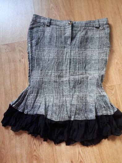 "POLE&POLE" Skirt. Size 6