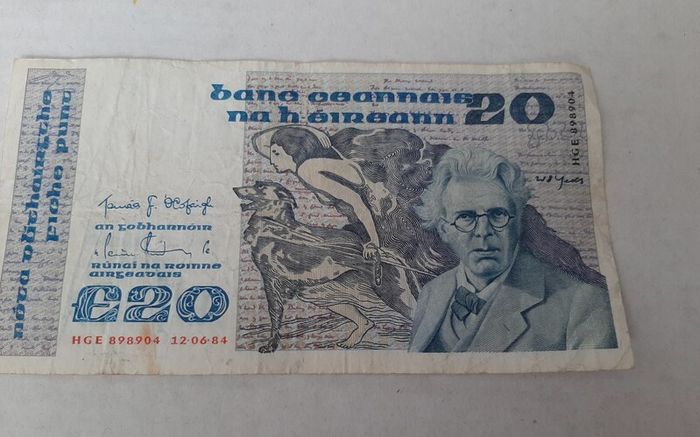 Bundle old irish bank notes