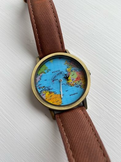 Unisex world map watch in good condition