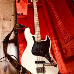 Fender Jazz Bass 75