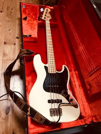 Fender Jazz Bass 75