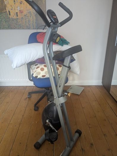 Exercise bike (V-fit)