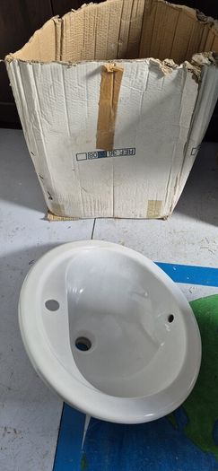 New Fine China/Porcelain Bathroom sink, mono tap configuration, 55x46cm