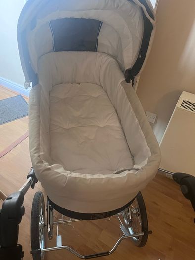 Emmaljunga Classic Pram