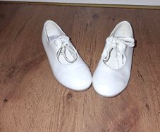 Tie front dance shoes(tap shoes), leather, size 11 Jr.