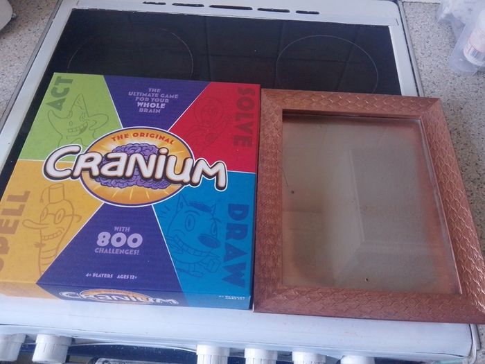 Free cranium, photo frame and 16 brand new cupboard handles