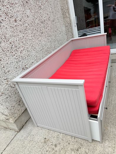 Day bed