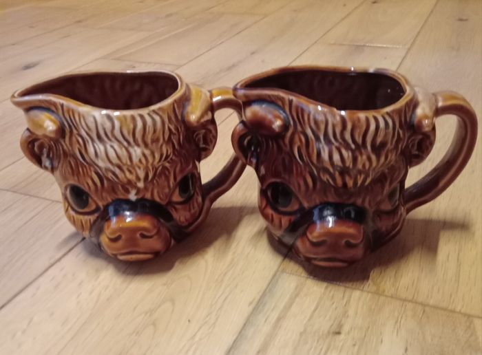 Vintage Jersey Bull Creamers  ( An Tseapain Tir A Dheanta )