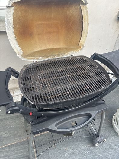 Weber Q2000 BBQ & stand
