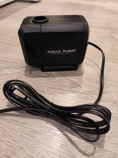 Submersible pond pump
