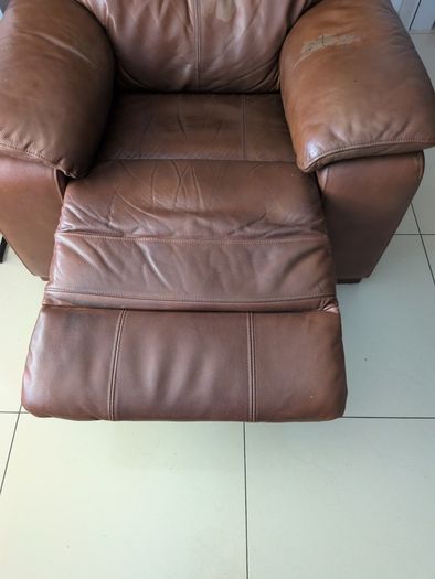 Brown Leather Reclining Chair. (Manual)