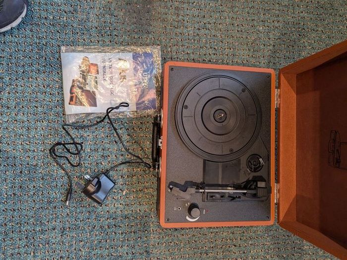 Vintage Suitcase Turntable