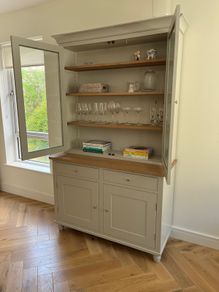 Neptune Dresser