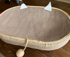Bed & scratcher for cats