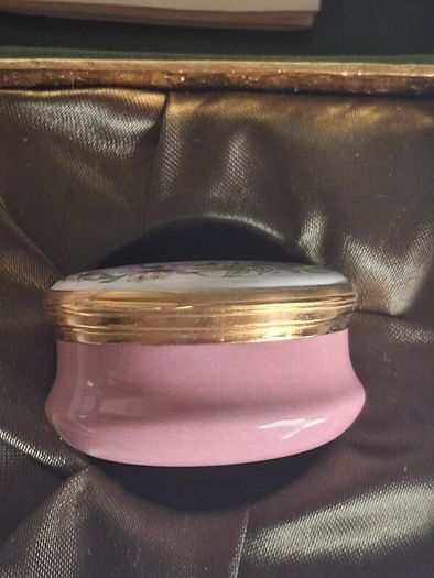 Vintage - Crummles & Co A Year to Remember Pill Box