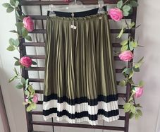 skirt Bnwt relish khaki fine pleat elastic waistband skirt size small